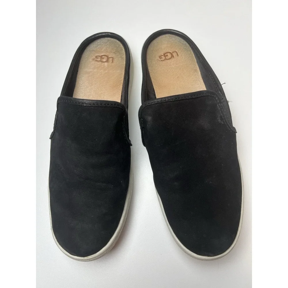 UGG Womens Gene Sneakers Black 1098529 Low Top Round Toe Slip On Shoes Size 8